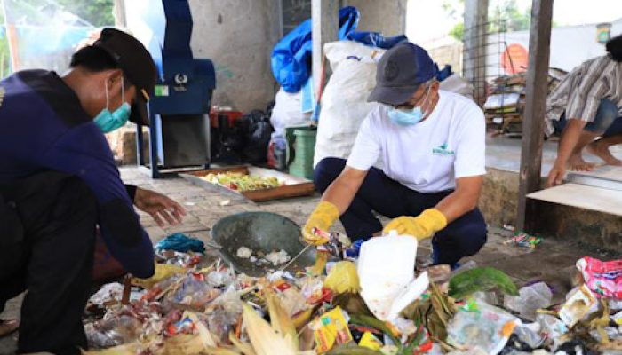 Lakukan Hal Ini Sebelum Buang Sampah Benda Tajam