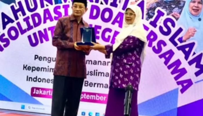 Muslimah Pilar Keluarga Beriman dan Berdaya