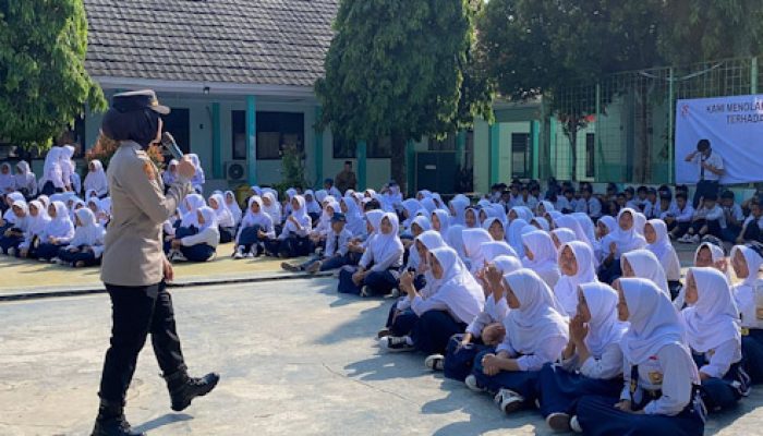 Polwan Ajak Pelajar Berani Bicara Positif Melalui Rise and Speak