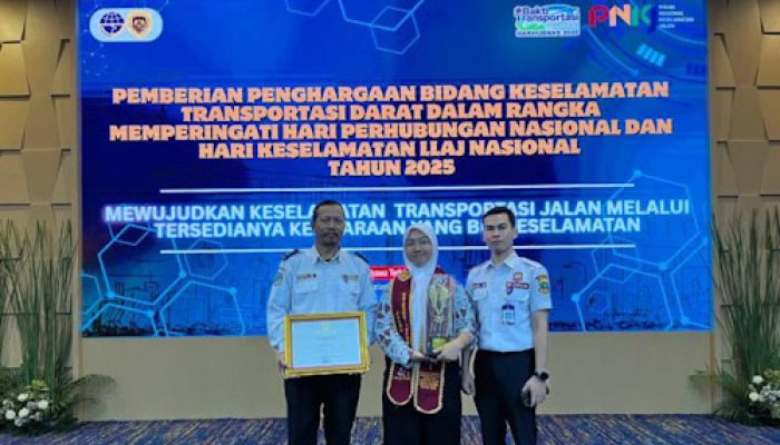 Stress Detector Box Siswi SMKN 3 Kota Tangerang Sabet Juara Nasional