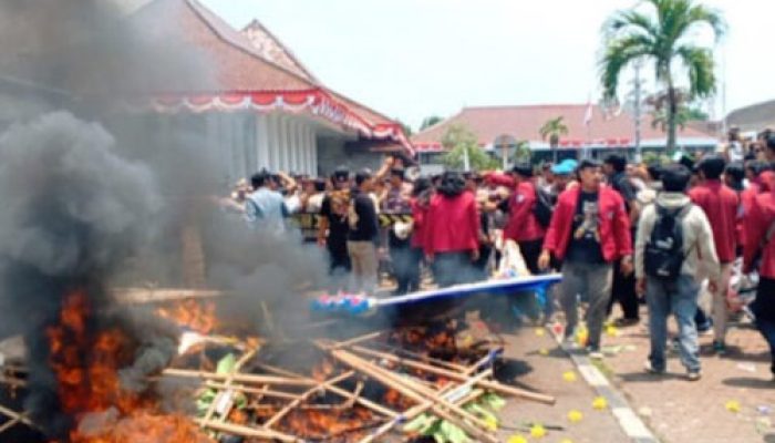 Mahasiswa Desak DPRD dan Pemerintah Audit Proyek Website Desa