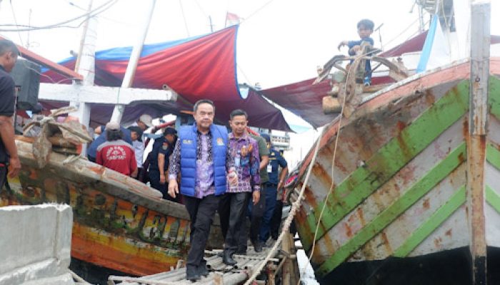 Sekda Dampingi Gubernur Banten Dialog dengan Nelayan Kronjo
