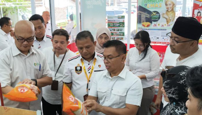 Deputi 1 Bapanas Lakukan Operasi Pasar Di Banten