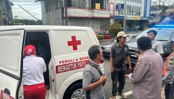 Wadir Samapta Polda Banten Bantu Korban Laka