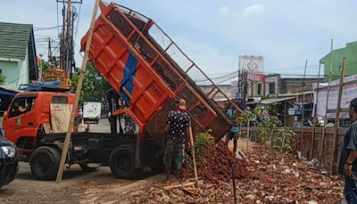 Pemkot Tangerang Bongkar TPS Liar Tekukan Buah di Jurumudi Baru