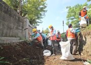 Bupati Serang Ratu Zakiyah Perintahkan DPUPR Bersihkan Sungai Cikubang