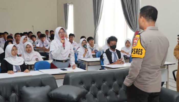 Kapolres Metro Tangerang Kota di SMKN 4, Ingatkan Bahaya Tawuran dan Kenakalan Remaja