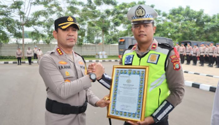 Personel Polres Metro Tangerang Kota Dapat Penghargaan
