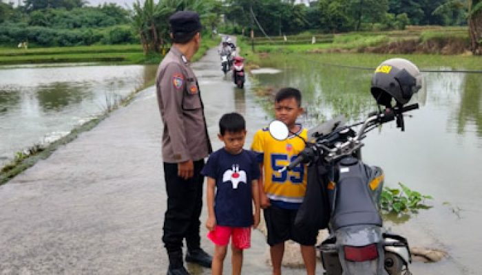 Air Mulai Surut, Polsek Pasar Kemis Pantau Usai Hujan Deras