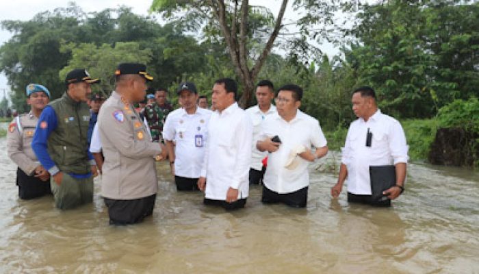 Kapolresta dan Bupati Tangerang Tinjau Banjir di Pasir Ampo Kresek