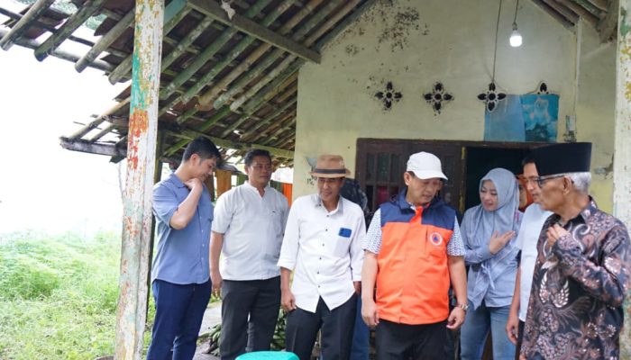 Rumah Tak Layak, Camat Petir Ungsikan Nenek Jamsinah