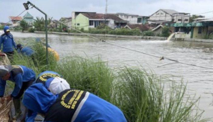 Tanggul Garden City Jebol, Pemkot Tangerang Siapkan Ribuan Karung Kisdam