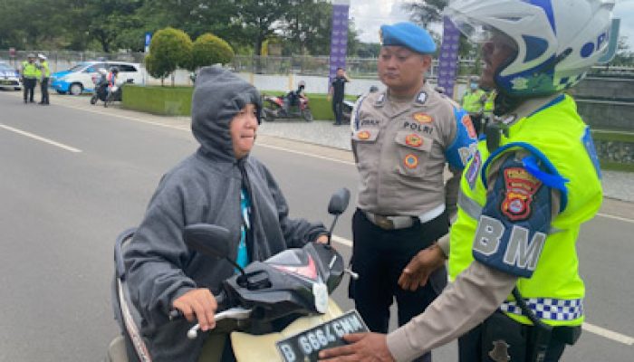 Operasi Keselamatan Maung Hari Kedua, Satlantas Polresta Tangerang Tegur dan Edukatif Pengendara