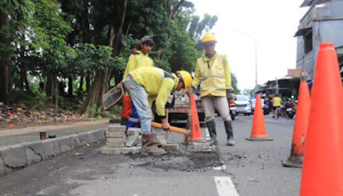 Jalan Rusak, Kerusakan Jalan Husein Sastranegara Benda Mulai Diperbaiki