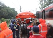 Kereta Bandara Hantam Trailer di Tangerang