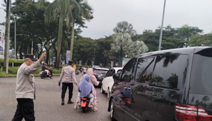 Polsek Panongan Laksanakan Strong Point dan Gatur Lalin