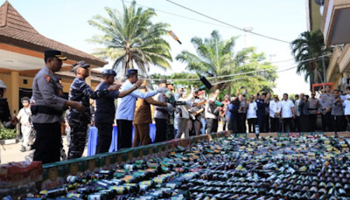 Polda Banten Musnahkan Ribuan Botol Miras Hasil Operasi Pekat Maung 2026