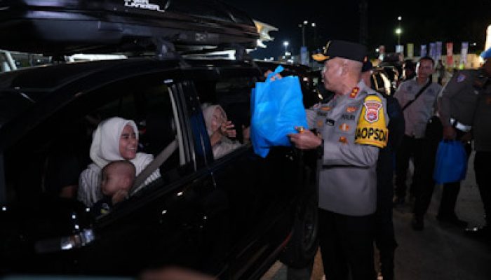 Pantau Arus Mudik di Pelabuhan Merak, Kapolda Banten: Utamakan Keselamatan