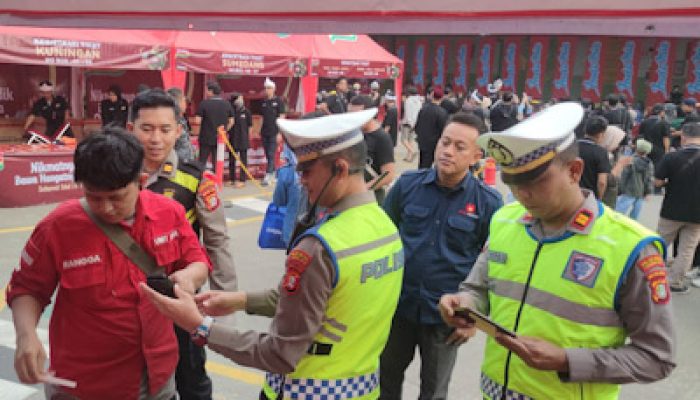 Polisi Periksa Kesehatan Driver dan Pemudik, Hasilnya Layak Jalan