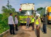 Polsek Neglasari Tertibkan Parkir Liar dan Atur Lalu Lintas di Jalan Buroq