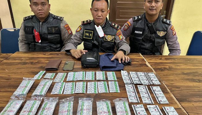 Bawa Ribuan Obat Terlarang, Dua Pria Diciduk Polisi di Tangerang Tengah Malam