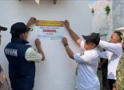 Satpol PP Kabupaten Tangerang Segel Gedung di Teluk Naga
