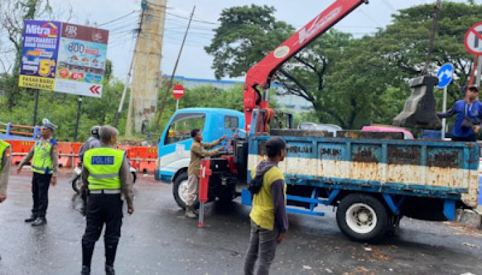 Rekayasa Lalin di Jembatan Bayur, Polisi dan PUPR Pasang Barrier