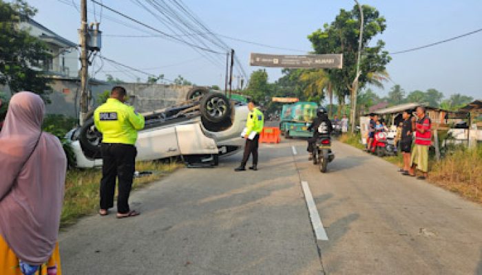 Satlantas Polres Serang Olah TKP Lakalantas di Cikeusal