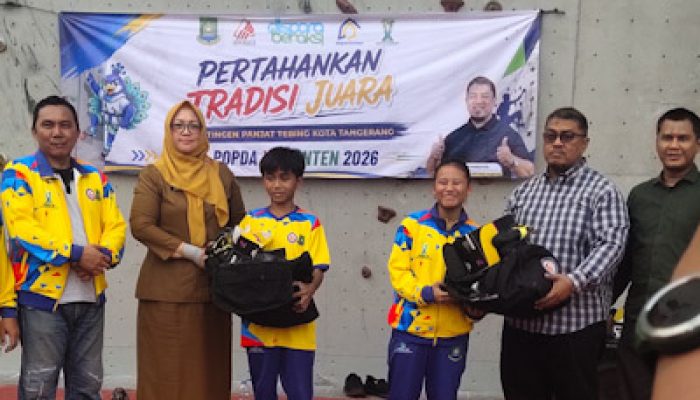 Ketum FPTI dan ‘Bapak Asuh’ Panjat Tebing Kota Tangerang Lepas Atlet ke Ajang Popda