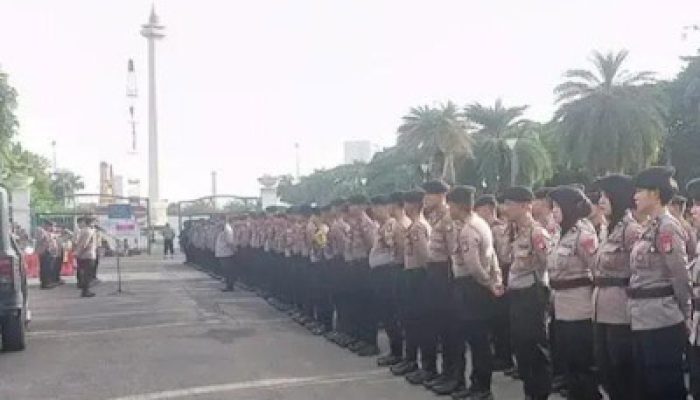 Ribuan Personel Gabungan Layani Aksi Unjuk Rasa di Monas dan DPR RI