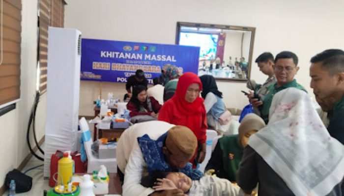 Polda Banten Adakan Khitanan Massal dan Donor Darah Sambut Hari Bhayangkara