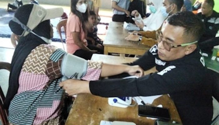 Asap TPA Jatiwaringin Berdampak ke Warga, Polresta Tangerang Buka Layanan Kesehatan