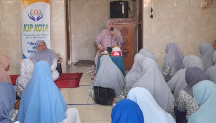Peran Ibu Mengantarkan Anak Sukses Dunia Akhirat