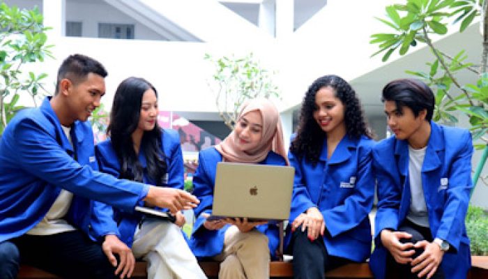 Daftar 10 Kampus Paling Aktif Diskursus