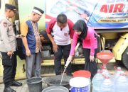 Polresta Tangerang Distribusikan Bantuan Air Bersih ke Warga