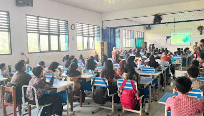 Mahasiswa KKN UMT Sosialisasikan Pencegahan Cyberbullying di SMPN 2 Cikupa