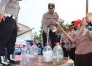 Polresta Tangerang Salurkan Bantuan Air Bersih ke Panongan