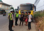 Polsek Pasar Kemis Tertibkan Kendaraan Berat di Bahu Jalan