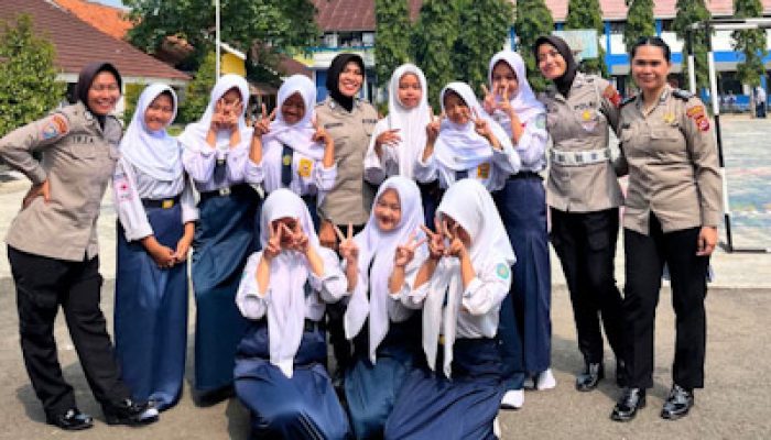 Polwan Polresta Tangerang Edukasi Remaja tentang Privasi dan Keamanan Diri