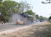 Water Canon Polresta Tangerang Bersihkan Jalan dari Abu Vulkanik