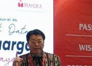 Mayora Berangkatkan 43 Karyawan Umroh Bersama Pasangan