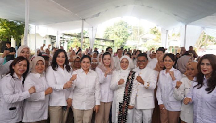 PIRA Laksanakan Pemeriksaan dan Pembagian Kacamata Gratis
