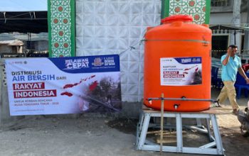 Laznas Dewan Dakwah Salurkan Ribuan Liter Air Bersih untuk Pengungsi Gempa Flores