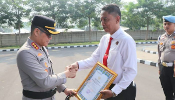 12 Personel Polres Metro Tangerang Kota Terima Penghargaan Kapolda